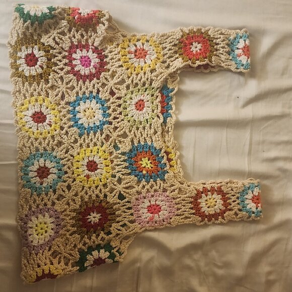 Cute Woman’s Summer Crochet Tank Top Floral Embroidery Knit Vest - Picture 4 of 7